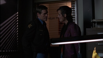 ROSWELL_-_E1X15_INDEPENDENCE_DAY_384.jpg