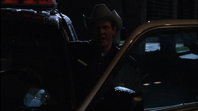 ROSWELL_-_E1X17_CRACY_381.jpg