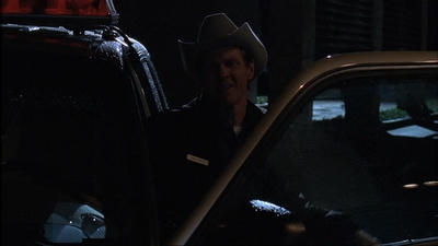 ROSWELL_-_E1X17_CRACY_384.jpg