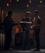 ROSWELL_-_E1X17_CRACY_300.jpg