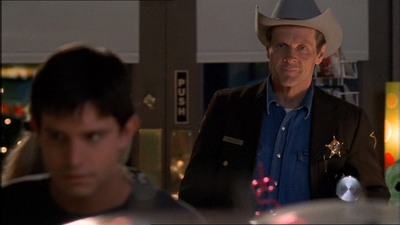 ROSWELL_-_E1X18_TESS_LIES_AND_VIDEOTAPE_004.jpg