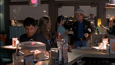 ROSWELL_-_E1X18_TESS_LIES_AND_VIDEOTAPE_008.jpg