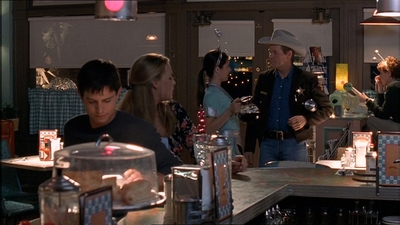 ROSWELL_-_E1X18_TESS_LIES_AND_VIDEOTAPE_009.jpg