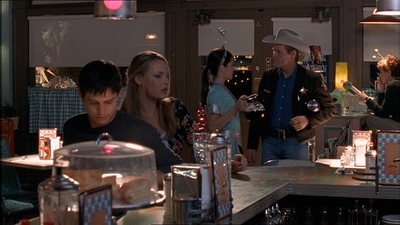 ROSWELL_-_E1X18_TESS_LIES_AND_VIDEOTAPE_010.jpg