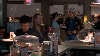 ROSWELL_-_E1X18_TESS_LIES_AND_VIDEOTAPE_011.jpg