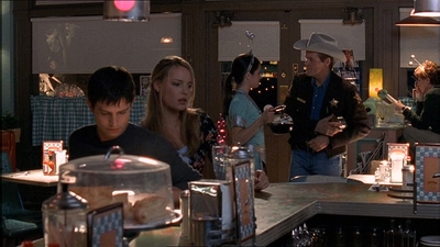 ROSWELL_-_E1X18_TESS_LIES_AND_VIDEOTAPE_012.jpg