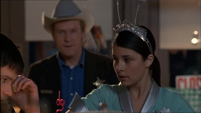 ROSWELL_-_E1X18_TESS_LIES_AND_VIDEOTAPE_027.jpg