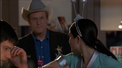 ROSWELL_-_E1X18_TESS_LIES_AND_VIDEOTAPE_028.jpg