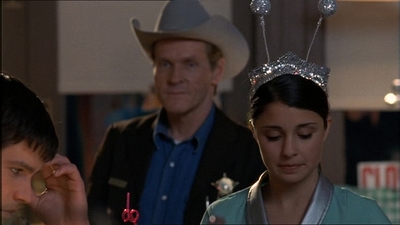 ROSWELL_-_E1X18_TESS_LIES_AND_VIDEOTAPE_032.jpg