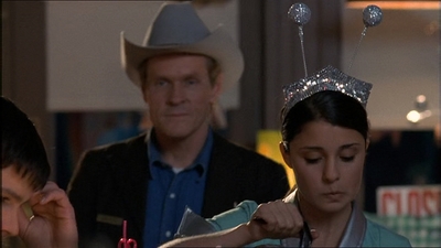 ROSWELL_-_E1X18_TESS_LIES_AND_VIDEOTAPE_034.jpg