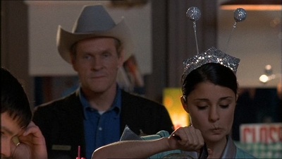 ROSWELL_-_E1X18_TESS_LIES_AND_VIDEOTAPE_035.jpg