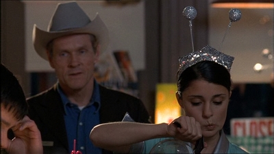 ROSWELL_-_E1X18_TESS_LIES_AND_VIDEOTAPE_037.jpg