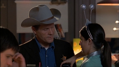 ROSWELL_-_E1X18_TESS_LIES_AND_VIDEOTAPE_038.jpg