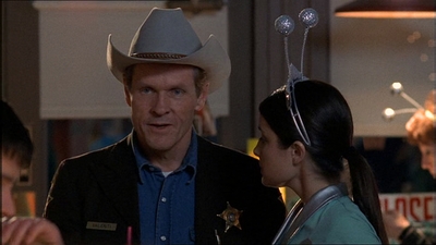 ROSWELL_-_E1X18_TESS_LIES_AND_VIDEOTAPE_042.jpg