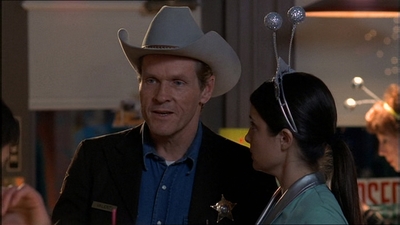 ROSWELL_-_E1X18_TESS_LIES_AND_VIDEOTAPE_044.jpg