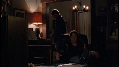 ROSWELL_-_E1X18_TESS_LIES_AND_VIDEOTAPE_120.jpg