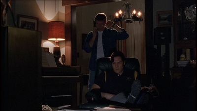 ROSWELL_-_E1X18_TESS_LIES_AND_VIDEOTAPE_136.jpg