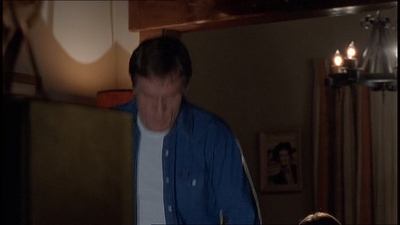 ROSWELL_-_E1X18_TESS_LIES_AND_VIDEOTAPE_145.jpg