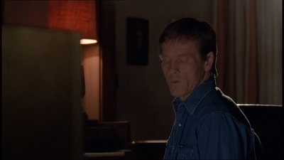 ROSWELL_-_E1X18_TESS_LIES_AND_VIDEOTAPE_169.jpg
