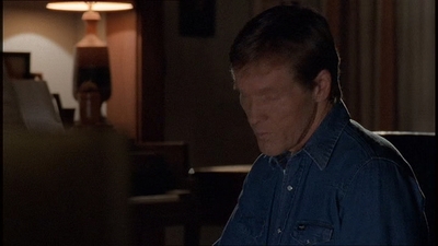 ROSWELL_-_E1X18_TESS_LIES_AND_VIDEOTAPE_171.jpg