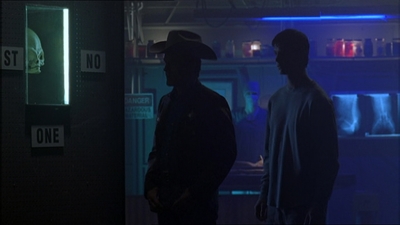 ROSWELL_-_E1X18_TESS_LIES_AND_VIDEOTAPE_286.jpg