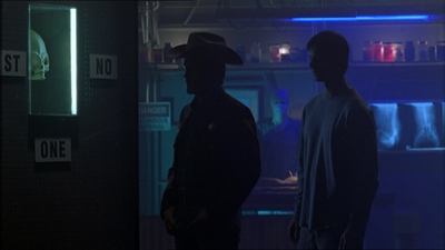 ROSWELL_-_E1X18_TESS_LIES_AND_VIDEOTAPE_287.jpg