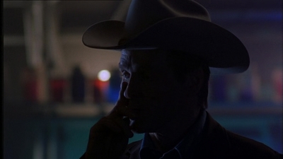 ROSWELL_-_E1X18_TESS_LIES_AND_VIDEOTAPE_291.jpg