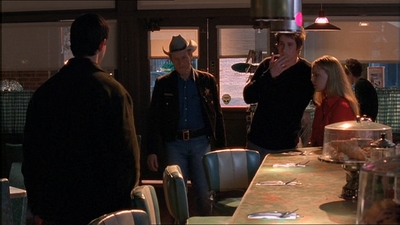 ROSWELL_-_E1X18_TESS_LIES_AND_VIDEOTAPE_433.jpg