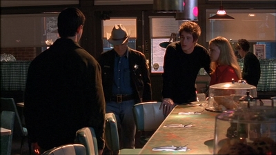 ROSWELL_-_E1X18_TESS_LIES_AND_VIDEOTAPE_435.jpg