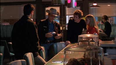 ROSWELL_-_E1X18_TESS_LIES_AND_VIDEOTAPE_445.jpg