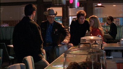 ROSWELL_-_E1X18_TESS_LIES_AND_VIDEOTAPE_452.jpg