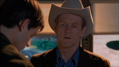 ROSWELL_-_E1X18_TESS_LIES_AND_VIDEOTAPE_457.jpg