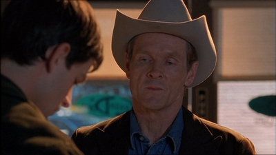 ROSWELL_-_E1X18_TESS_LIES_AND_VIDEOTAPE_458.jpg