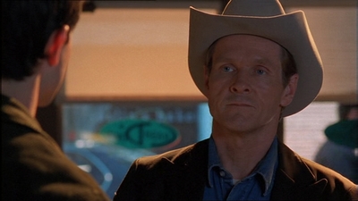 ROSWELL_-_E1X18_TESS_LIES_AND_VIDEOTAPE_463.jpg