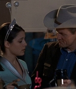 ROSWELL_-_E1X18_TESS_LIES_AND_VIDEOTAPE_013.jpg