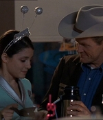 ROSWELL_-_E1X18_TESS_LIES_AND_VIDEOTAPE_015.jpg