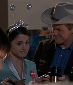 ROSWELL_-_E1X18_TESS_LIES_AND_VIDEOTAPE_018.jpg