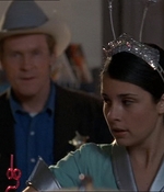 ROSWELL_-_E1X18_TESS_LIES_AND_VIDEOTAPE_027.jpg
