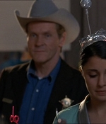 ROSWELL_-_E1X18_TESS_LIES_AND_VIDEOTAPE_032.jpg