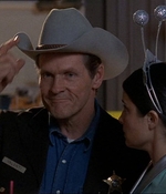 ROSWELL_-_E1X18_TESS_LIES_AND_VIDEOTAPE_045.jpg