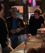 ROSWELL_-_E1X18_TESS_LIES_AND_VIDEOTAPE_450.jpg