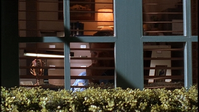 ROSWELL_-_E1X20_MAX_TO_THE_MAX_005.jpg