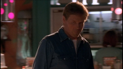 ROSWELL_-_E1X21_THE_WHITE_ROOM_007.jpg