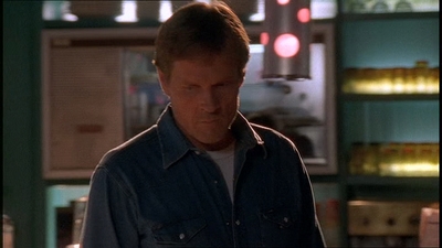 ROSWELL_-_E1X21_THE_WHITE_ROOM_010.jpg