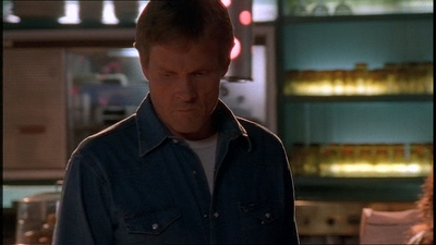 ROSWELL_-_E1X21_THE_WHITE_ROOM_012.jpg