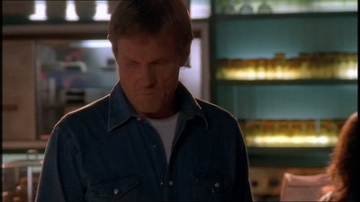 ROSWELL_-_E1X21_THE_WHITE_ROOM_013.jpg