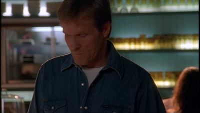 ROSWELL_-_E1X21_THE_WHITE_ROOM_016.jpg