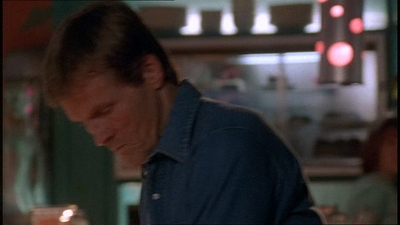 ROSWELL_-_E1X21_THE_WHITE_ROOM_022.jpg