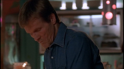 ROSWELL_-_E1X21_THE_WHITE_ROOM_023.jpg