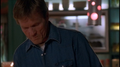 ROSWELL_-_E1X21_THE_WHITE_ROOM_026.jpg